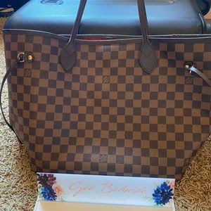 Neverfull MM. Handles and lining replaced by LV for 375. normal wear and tear.